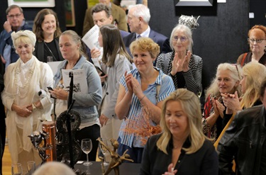 Crowd-clapping-during-the-presentation-of-award-winners