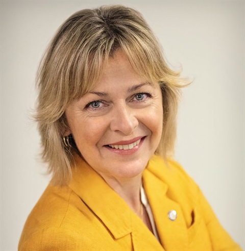 Cropped headshot of Councillor Elizabeth Krassoi