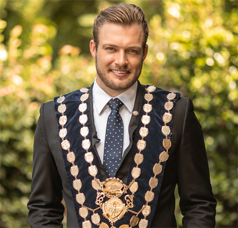Re-cropped headshot of Mayor Zac Miles wearing Mayoral chains